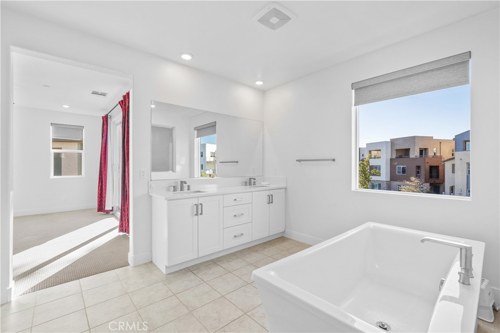 MLS #OC25272647 image #37