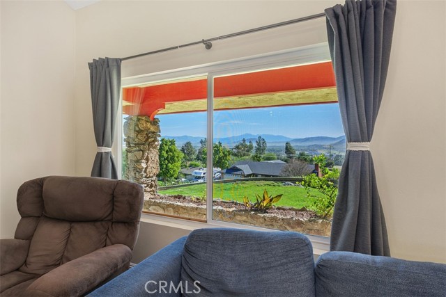 Detail Gallery Image 12 of 39 For 5425 Golden West, Jurupa Valley,  CA 92509 - 3 Beds | 3 Baths