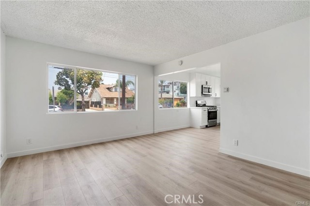 116 S Fir Avenue, Inglewood CA: https://media.crmls.org/medias/31cd8896-ed20-435c-a8e0-a07bf9912fca.jpg