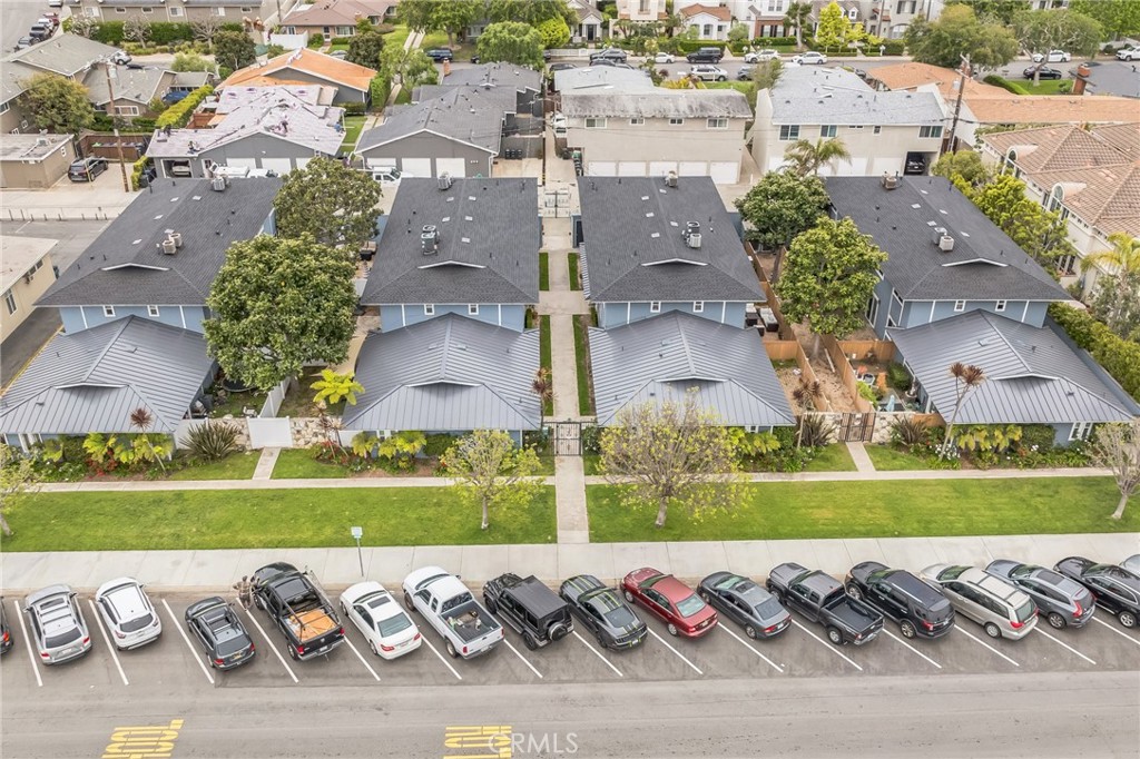 MLS #OC25100801 img 4