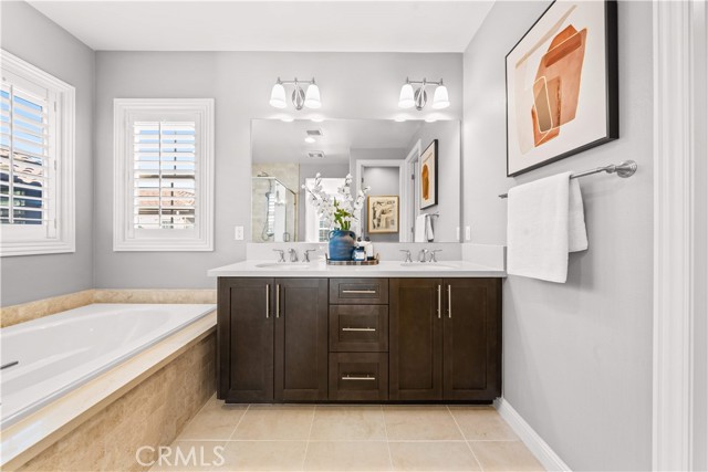 Detail Gallery Image 18 of 60 For 42 Castellana, Lake Forest,  CA 92630 - 4 Beds | 3 Baths