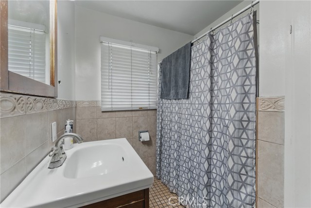 Detail Gallery Image 14 of 25 For 14423 Dumont Ave, Norwalk,  CA 90650 - 2 Beds | – Baths