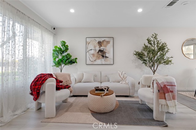 8482 Benjamin Drive, Huntington Beach CA: https://media.crmls.org/medias/31cf83eb-55b3-4ff6-866f-8be4d8cf208c.jpg