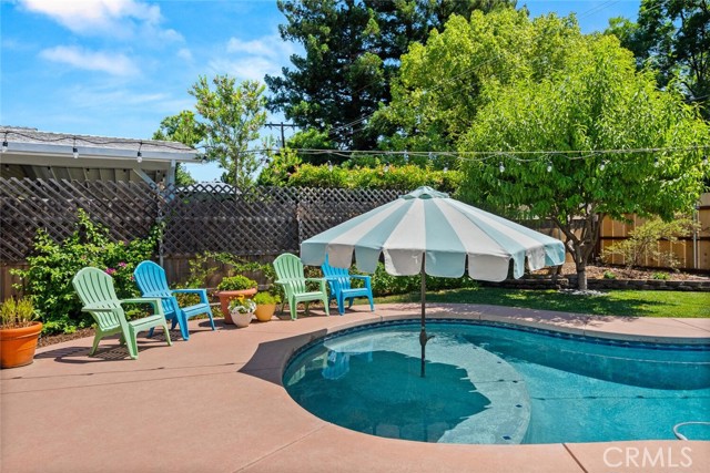 571 Redwood Way, Chico CA: https://media.crmls.org/medias/31d26d0e-c442-4dd7-933f-385056841930.jpg