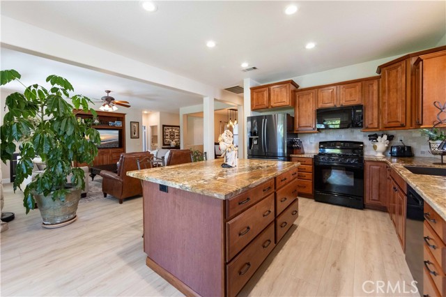 Detail Gallery Image 13 of 64 For 33554 Poppy Ln, Murrieta,  CA 92563 - 4 Beds | 2 Baths