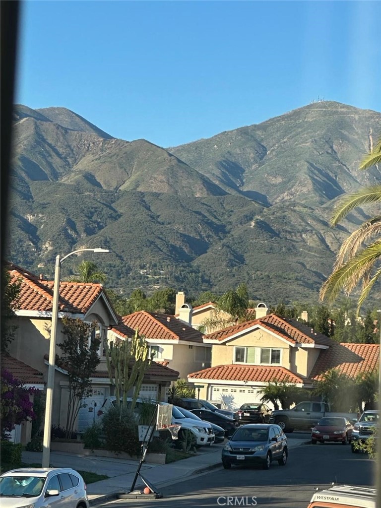 https://media.crmls.org/medias/31d3f816-371a-4cc0-8c23-138432c7a0da.jpg?preset=X-Large