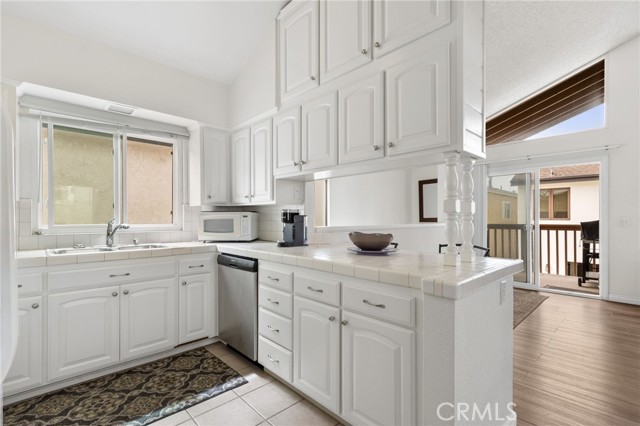 Detail Gallery Image 8 of 22 For 423 Carnation Ave #1/2,  Corona Del Mar,  CA 92625 - 2 Beds | 2 Baths