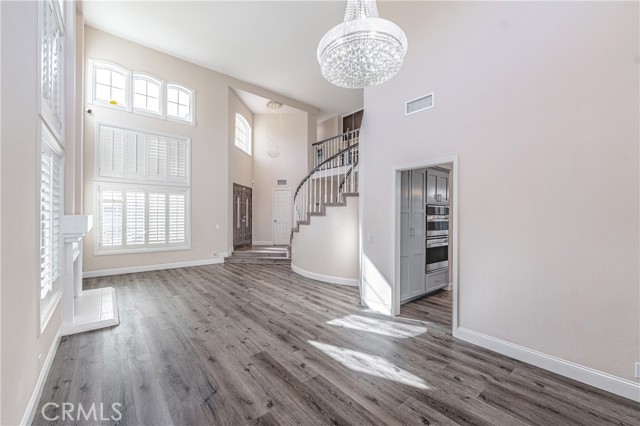Detail Gallery Image 8 of 29 For 429 Somerset Cir, Corona,  CA 92879 - 4 Beds | 3 Baths