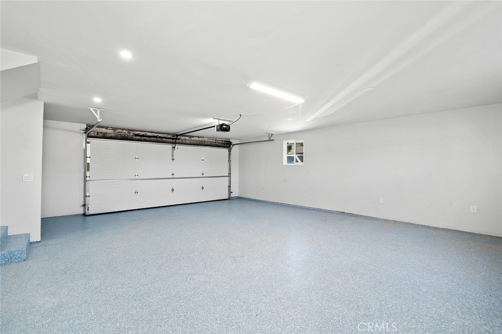 https://media.crmls.org/medias/31d4f676-c779-4bd9-8589-9228931d2e74.jpg?preset=X-Large