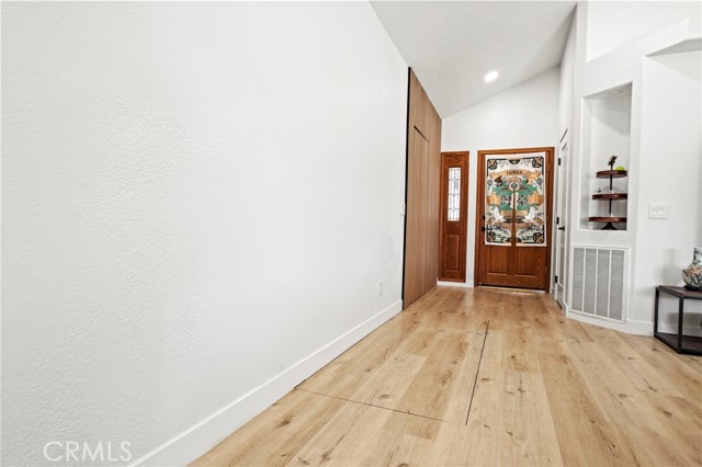 Detail Gallery Image 5 of 67 For 22731 Canyon Lake Dr, Canyon Lake,  CA 92587 - 4 Beds | 4 Baths