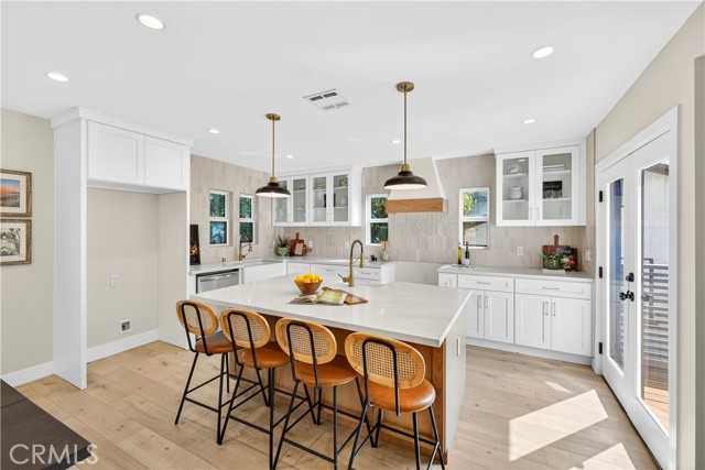 Detail Gallery Image 13 of 60 For 650 Marylind, Claremont,  CA 91711 - 6 Beds | 2/1 Baths