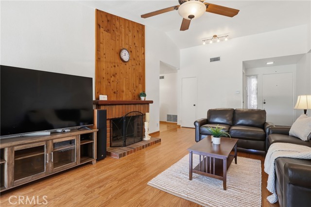 2420 Pauline Street photo 9