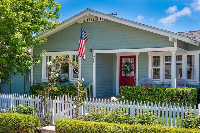 204 Broadway, Redondo Beach, California 90277, 2 Bedrooms Bedrooms, ,1 BathroomBathrooms,Residential,Sold,Broadway,SB16088576