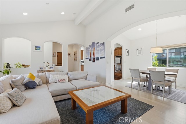 2111 Carnegie AVE Unit: C