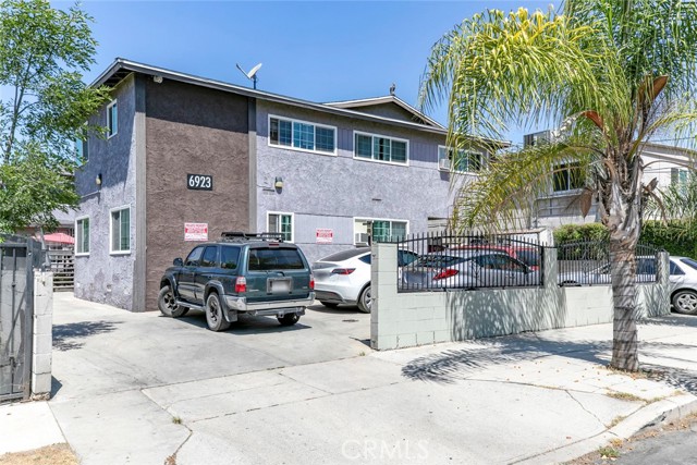6923 Ben Avenue, North Hollywood CA: https://media.crmls.org/medias/31d89864-9c1c-4e65-a51c-33a954837e14.jpg