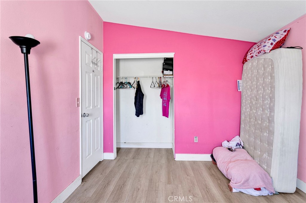 https://media.crmls.org/medias/31d9533a-e684-4ea4-b4bd-d16b47efa3f8.jpg?preset=X-Large