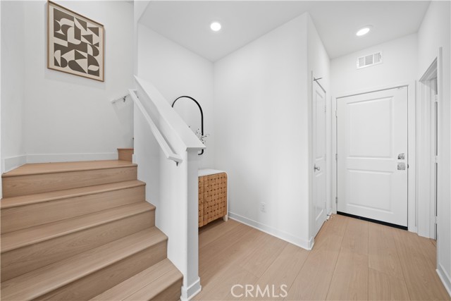 Detail Gallery Image 5 of 47 For 1042 N Anaheim Blvd #2,  Anaheim,  CA 92801 - 4 Beds | 3/1 Baths