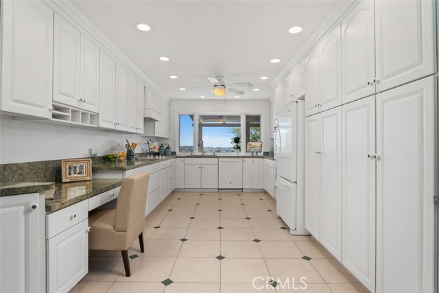 27992 Via Chocano, Mission Viejo CA: https://media.crmls.org/medias/31daccfe-83fa-4597-81ce-16d18d12cb43.jpg