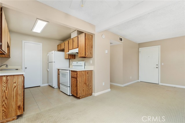 Detail Gallery Image 11 of 31 For 1549 Border Ave #G,  Corona,  CA 92882 - 1 Beds | 1 Baths