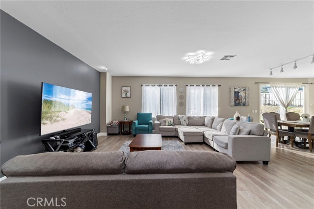 Detail Gallery Image 7 of 43 For 31941 Hollyhock, Lake Elsinore,  CA 92532 - 3 Beds | 2/1 Baths