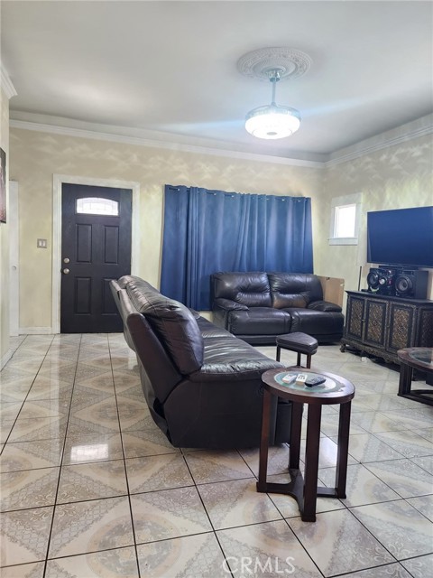 4312 Walton Avenue, Los Angeles CA: https://media.crmls.org/medias/31dd44fb-0c24-4f6b-8ac6-3f6437dcd7d6.jpg