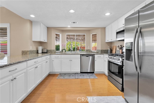 13950 High Falls Trail, Apple Valley CA: https://media.crmls.org/medias/31ddebc4-af47-4ddd-921c-b3b95898a0d5.jpg