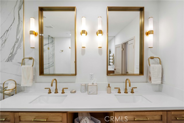 Detail Gallery Image 22 of 31 For 575 S Barrington Ave #109,  Los Angeles,  CA 90049 - 3 Beds | 2/1 Baths