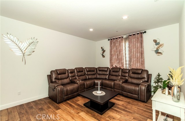 Detail Gallery Image 17 of 43 For 2698 N Arroyo Ave, Fresno,  CA 93727 - 5 Beds | 3/1 Baths