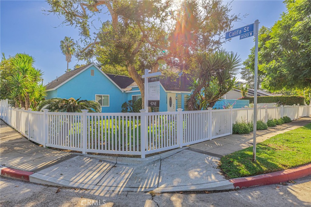 31E0C164 5B46 4236 Bf1F 2A85037F3C73 14156 Califa, Sherman Oaks, Ca 91401 &Lt;Span Style='BackgroundColor:transparent;Padding:0Px;'&Gt; &Lt;Small&Gt; &Lt;I&Gt; &Lt;/I&Gt; &Lt;/Small&Gt;&Lt;/Span&Gt;