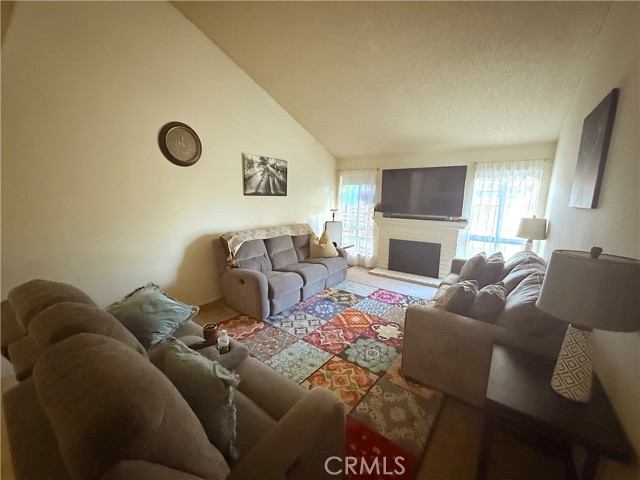 13591 Rundell Drive, Moreno Valley CA: https://media.crmls.org/medias/31e0c8ba-c195-475b-be3a-b8492c82c415.jpg
