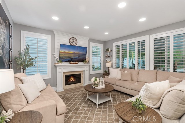 12 La Perla, Lake Forest CA: https://media.crmls.org/medias/31e1258c-ff46-4b1f-aea1-9d7901df53de.jpg
