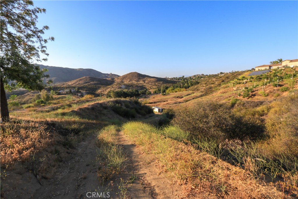 https://media.crmls.org/medias/31e17237-65ed-4291-8d42-0f8c70d8f69c.jpg?preset=X-Large