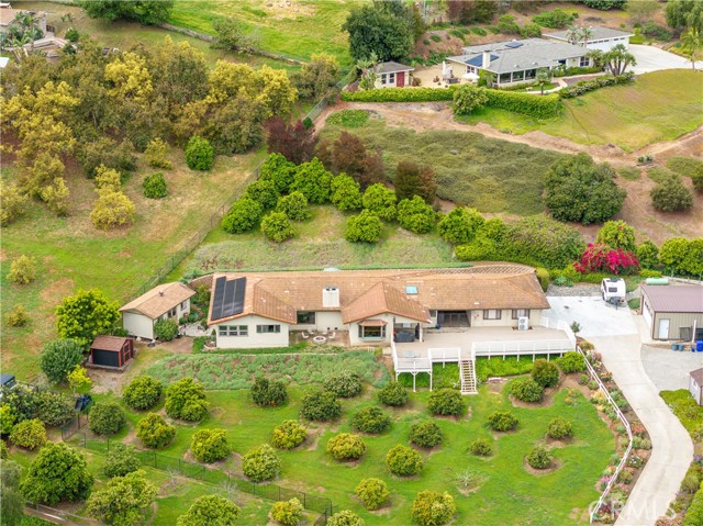 735 Del Valle Drive, Fallbrook CA: https://media.crmls.org/medias/31e17ed6-78d2-4694-b575-310ee7ce1d16.jpg
