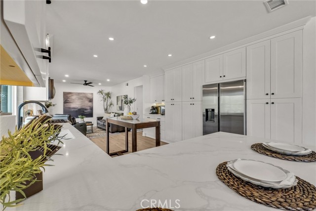 Detail Gallery Image 8 of 34 For 9122 Windsor Cir, Cypress,  CA 90630 - 4 Beds | 3 Baths