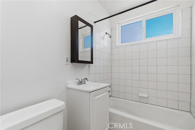 841 W 5th, San Pedro CA: https://media.crmls.org/medias/31e20ec7-f464-46b9-84a9-c553f7c67796.jpg