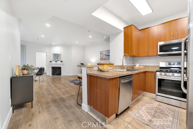 Detail Gallery Image 10 of 27 For 620 S Gramercy #338,  Los Angeles,  CA 90005 - 2 Beds | 2 Baths