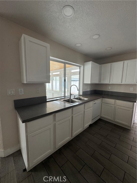 461 Camino Los Gallos, Perris CA: https://media.crmls.org/medias/31e293b5-ccc5-4dee-8223-1e8fb567dee3.jpg