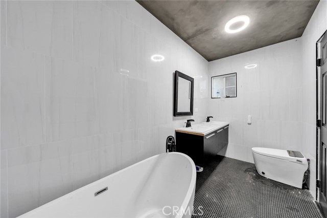 Detail Gallery Image 19 of 47 For 7044 Nestle Ave, Reseda,  CA 91335 - 4 Beds | 3 Baths