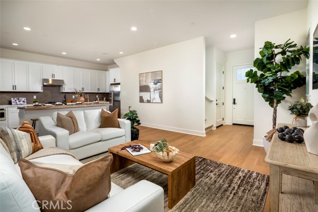 Detail Gallery Image 3 of 23 For 18021 Roch Ct, Fountain Valley,  CA 92708 - 4 Beds | 3/1 Baths