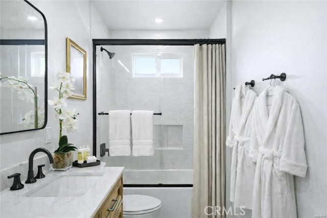 Detail Gallery Image 6 of 51 For 5104 8th Ave, Los Angeles,  CA 90043 - 4 Beds | 3 Baths