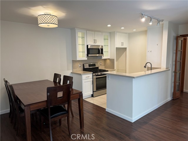 365 Burchett Street, Glendale CA: https://media.crmls.org/medias/31e413f9-e9f8-453c-88f1-8e7313ecfcc9.jpg