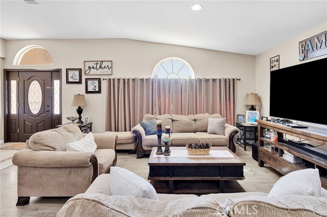 Detail Gallery Image 14 of 64 For 11331 Pasco Rd, Apple Valley,  CA 92308 - 4 Beds | 2/1 Baths