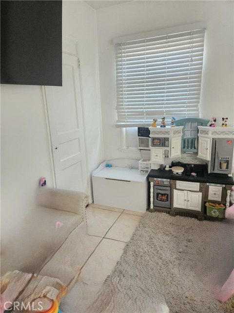 Detail Gallery Image 12 of 15 For 241 S Kern Ave, Los Angeles,  CA 90022 - – Beds | – Baths