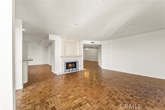 Detail Gallery Image 10 of 40 For 4720 Park Encino Ln #220,  Encino,  CA 91436 - 2 Beds | 2/1 Baths