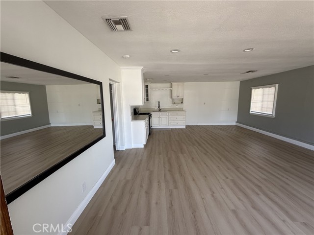 7907 Wilbur Avenue, Reseda CA: https://media.crmls.org/medias/31e56561-6d3f-45ee-a6f6-c68f0aa88c2e.jpg