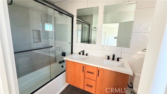 Detail Gallery Image 8 of 28 For 1416 S Cloverdale, Los Angeles,  CA 90019 - 3 Beds | 3 Baths