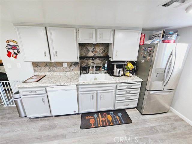 Detail Gallery Image 2 of 37 For 5000 Nordic Dr #1,  Bakersfield,  CA 93309 - 3 Beds | 2 Baths