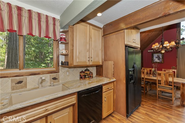 Detail Gallery Image 14 of 50 For 27380 Oakwood Dr, Lake Arrowhead,  CA 92352 - 3 Beds | 3 Baths
