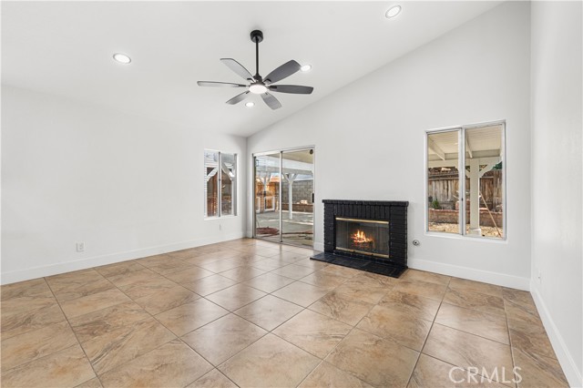 Detail Gallery Image 6 of 58 For 4042 E Avenue R6, Palmdale,  CA 93552 - 3 Beds | 2 Baths