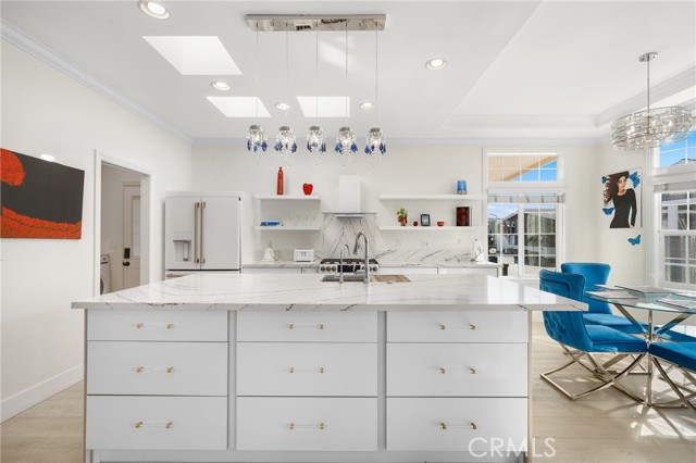 Detail Gallery Image 4 of 42 For 252 Mayflower Dr, Newport Beach,  CA 92660 - 2 Beds | 2 Baths